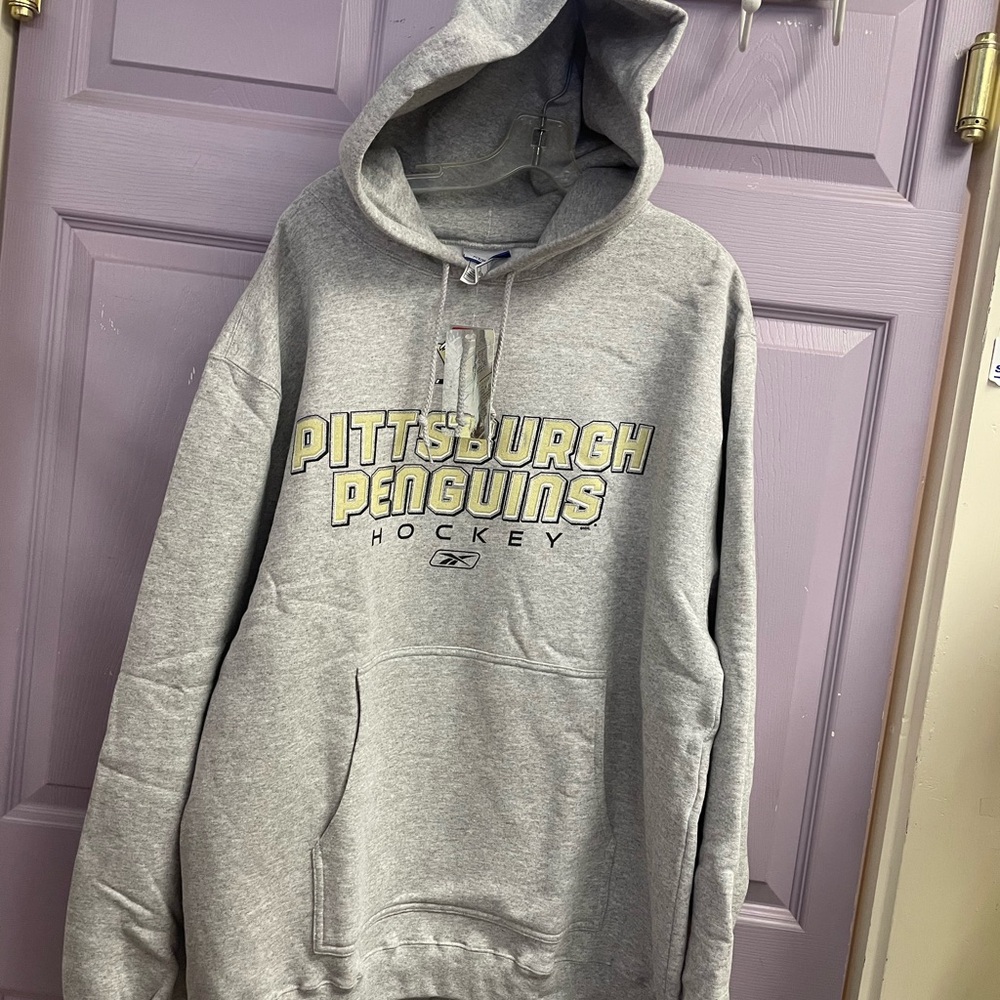 Rbk NHL Pittsburgh Penguins
Hockey Hoodie size L NWT